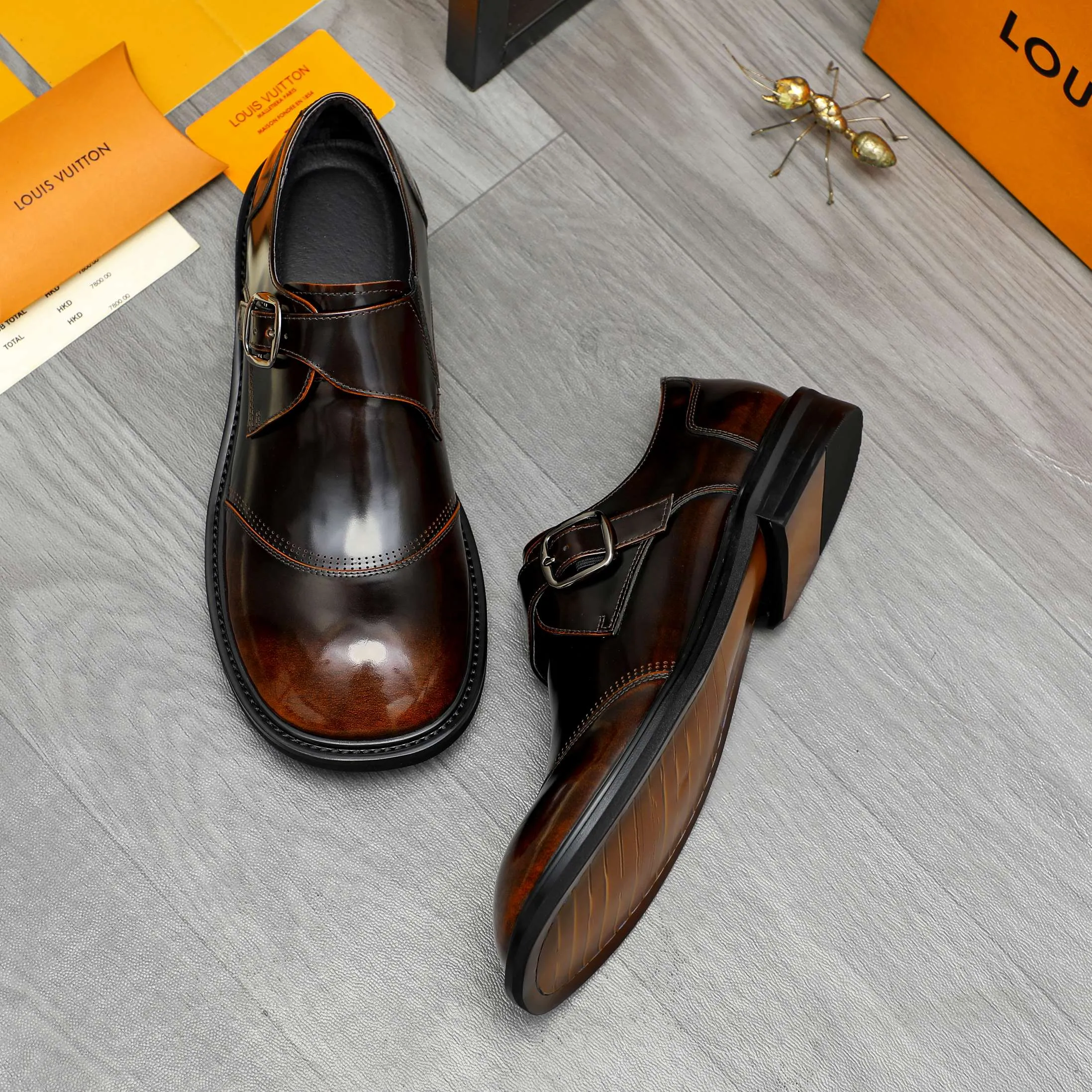 Men's men's shoes💰580 Product trademark: LV "Louis Vuitton" business buckle slip-on leather shoes Regular size: 37-46 Product material: Selected high-quality pearlescent polished cowhide leather upper, pigskin lining, rubber outsole